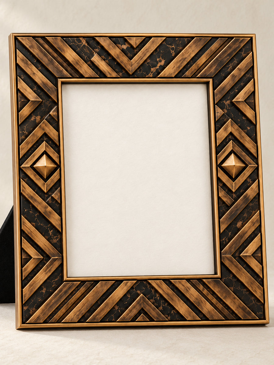 Kuba Frame 13 × 18 – surface and form detail