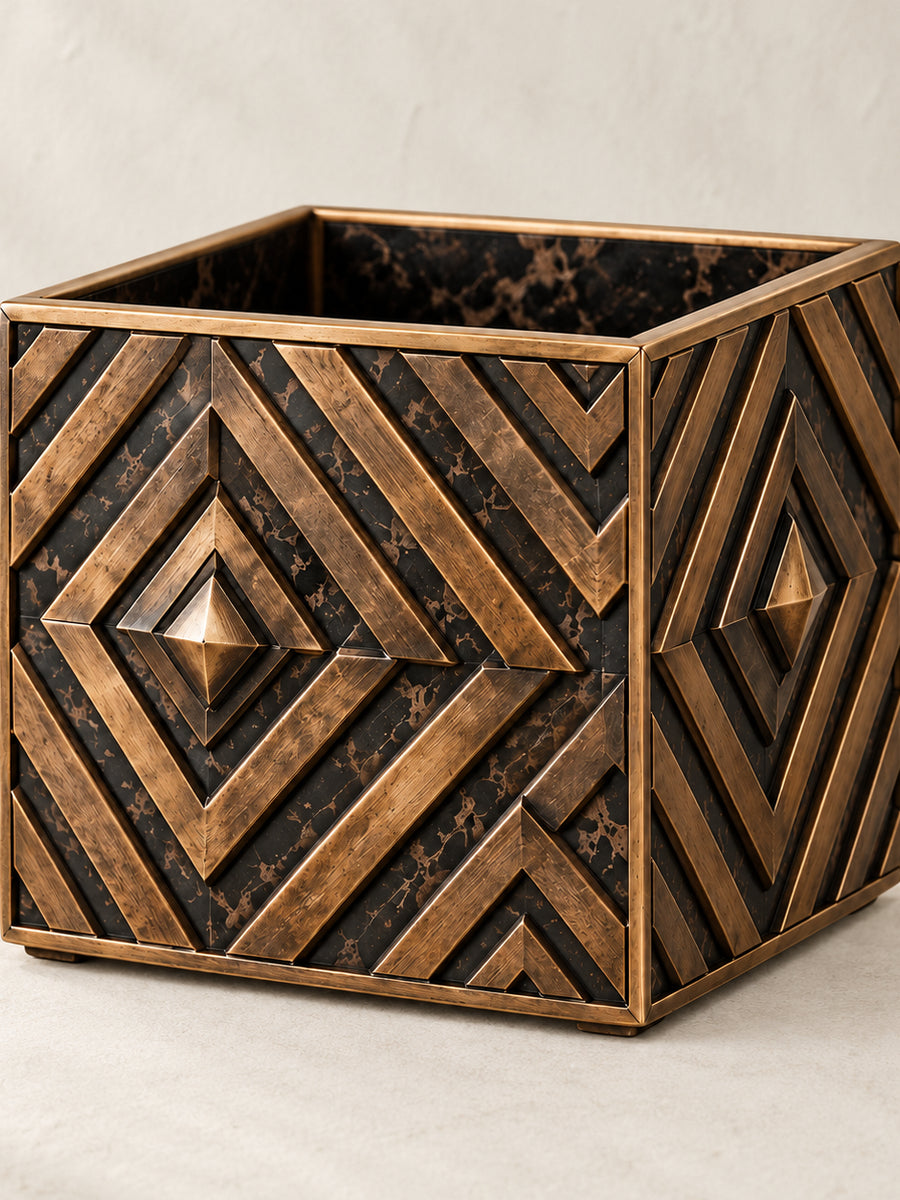 Kuba Pencil Holder – surface and form detail